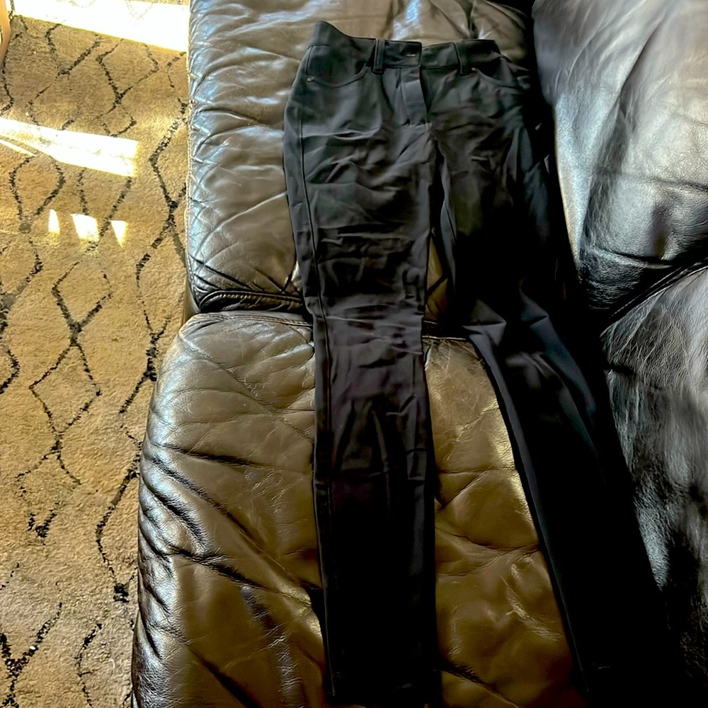 Lulu lemon straight leg black pant material size 24